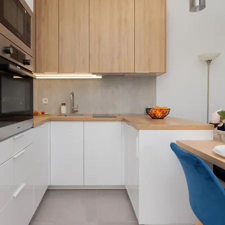 With Terrace And Gym In By Renters *